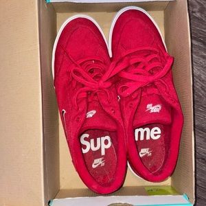Supreme x SB GTS QS
'Gym Red'